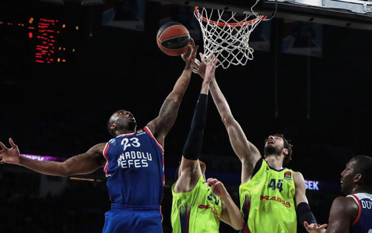 Anadolu Efes tarih yazdı: Son 4'e Türk damgası!