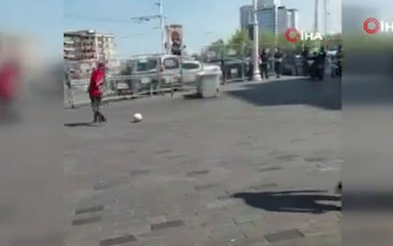 Taksim Meydanı kapatılınca esnaf top oynadı