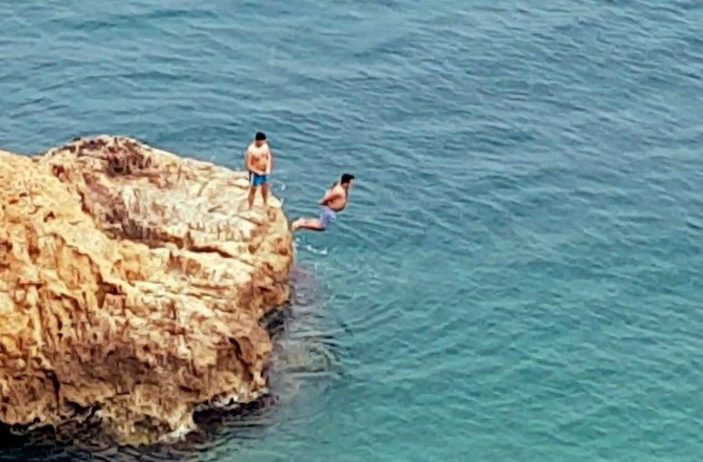 Antalya’da korku dolu dakikalar! Ellerini ve ayaklarını bağlayıp denize attı