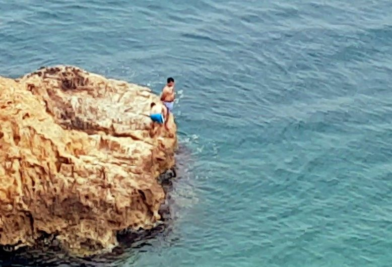 Antalya’da korku dolu dakikalar! Ellerini ve ayaklarını bağlayıp denize attı