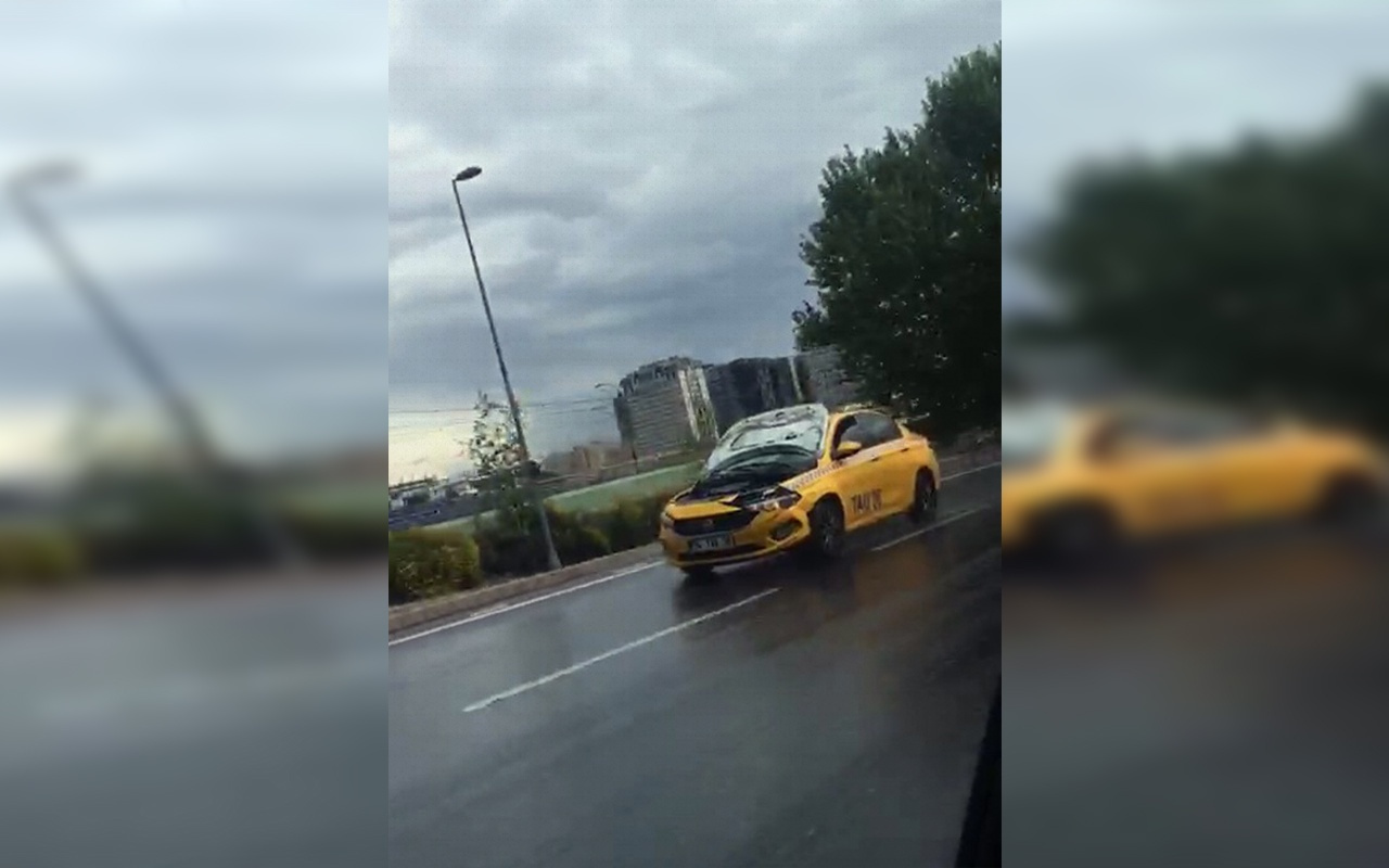 İstanbul'da kaputu açık ilerleyen taksi şaşkınlığı