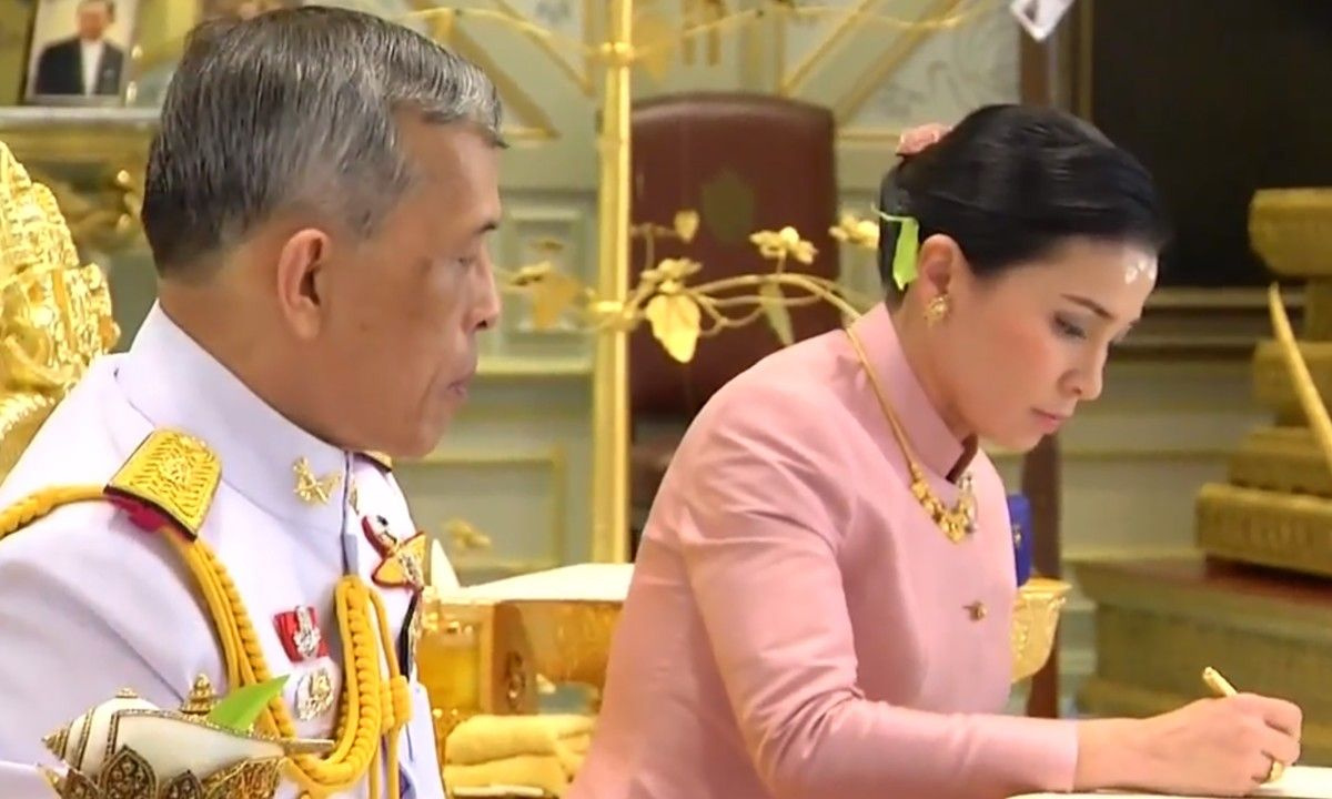 Tayland Kralı Maha Vajiralongkorn Orgeneraliyle evlendi ilginç görüntüler