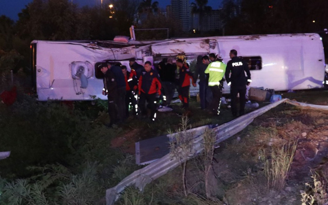 Adana'da yolcu otobüsü şarampole devrildi: 2 ölü, 29 yaralı