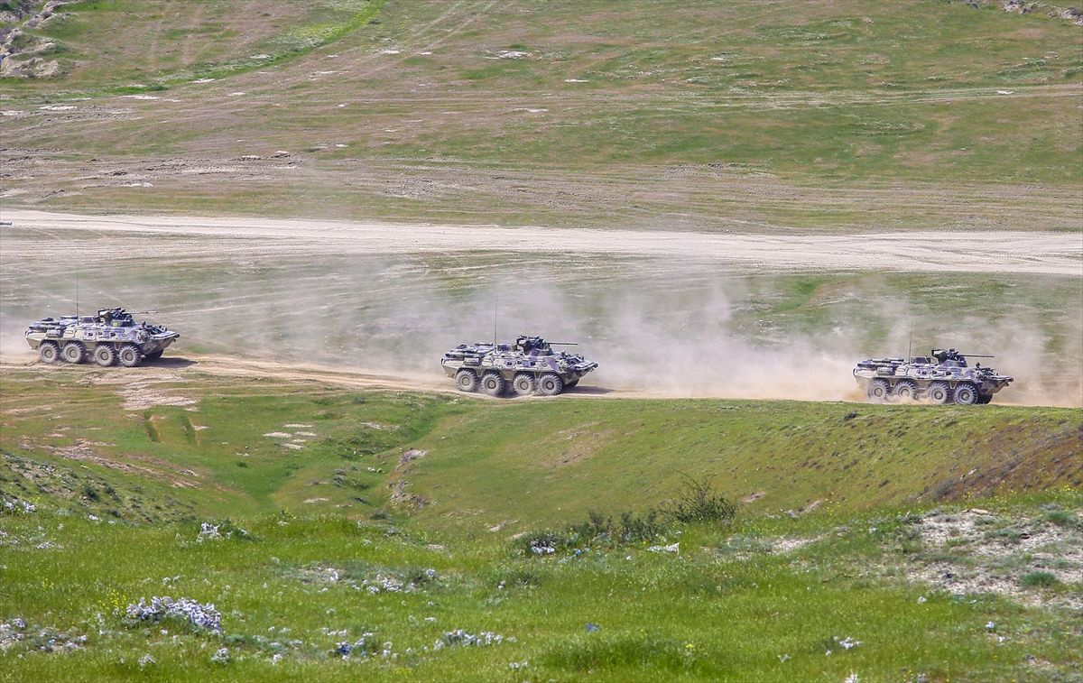 Türkiye ve Azerbaycan'dan savaş sahnelerini aratmayan tatbikat Nefes kestiler