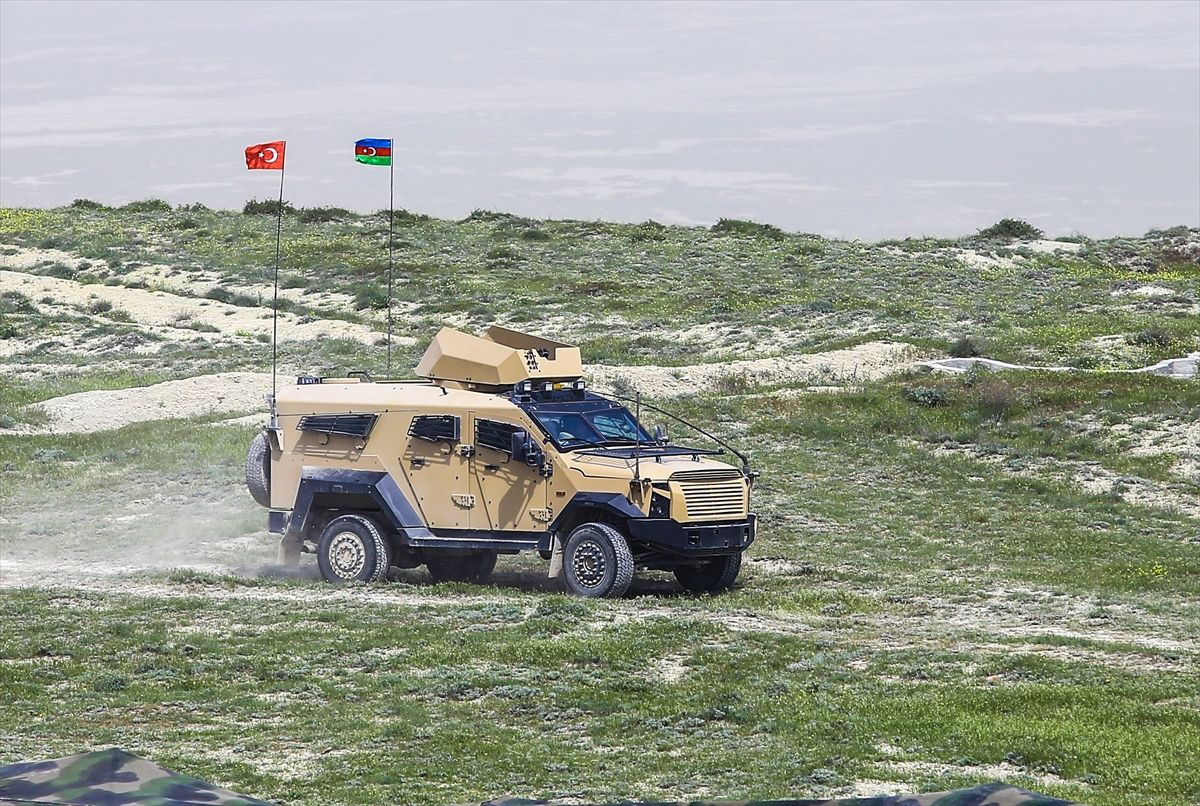 Türkiye ve Azerbaycan'dan savaş sahnelerini aratmayan tatbikat Nefes kestiler