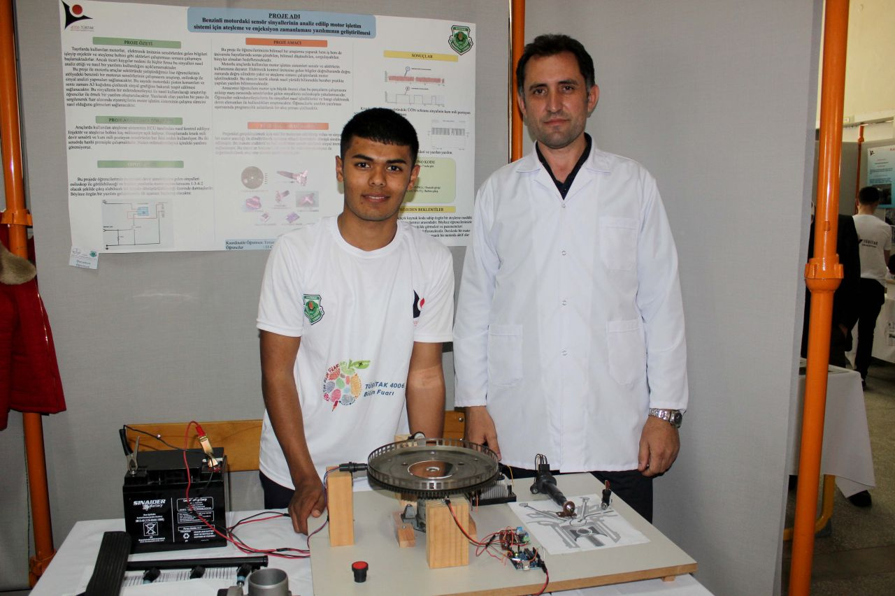 Edirne'de lise öğrencileri benzinli motor yazılımı geliştirdi