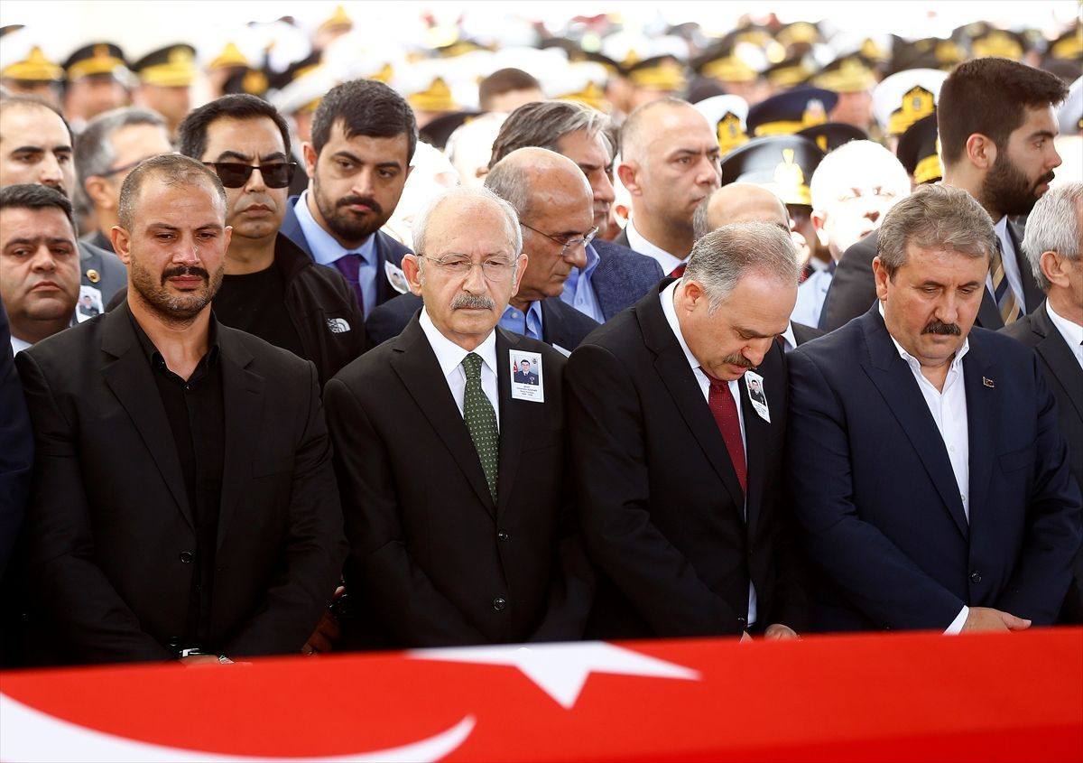Kemal Kılıçdaroğlu saldırı sonrası ilk kez şehit cenazesine katıldı