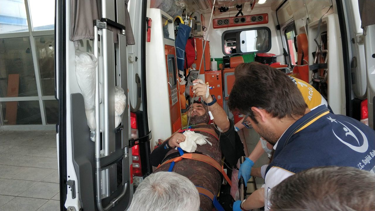 Samsun'da bir kişi karnına saplanan zıpkınla hastaneye kaldırıldı