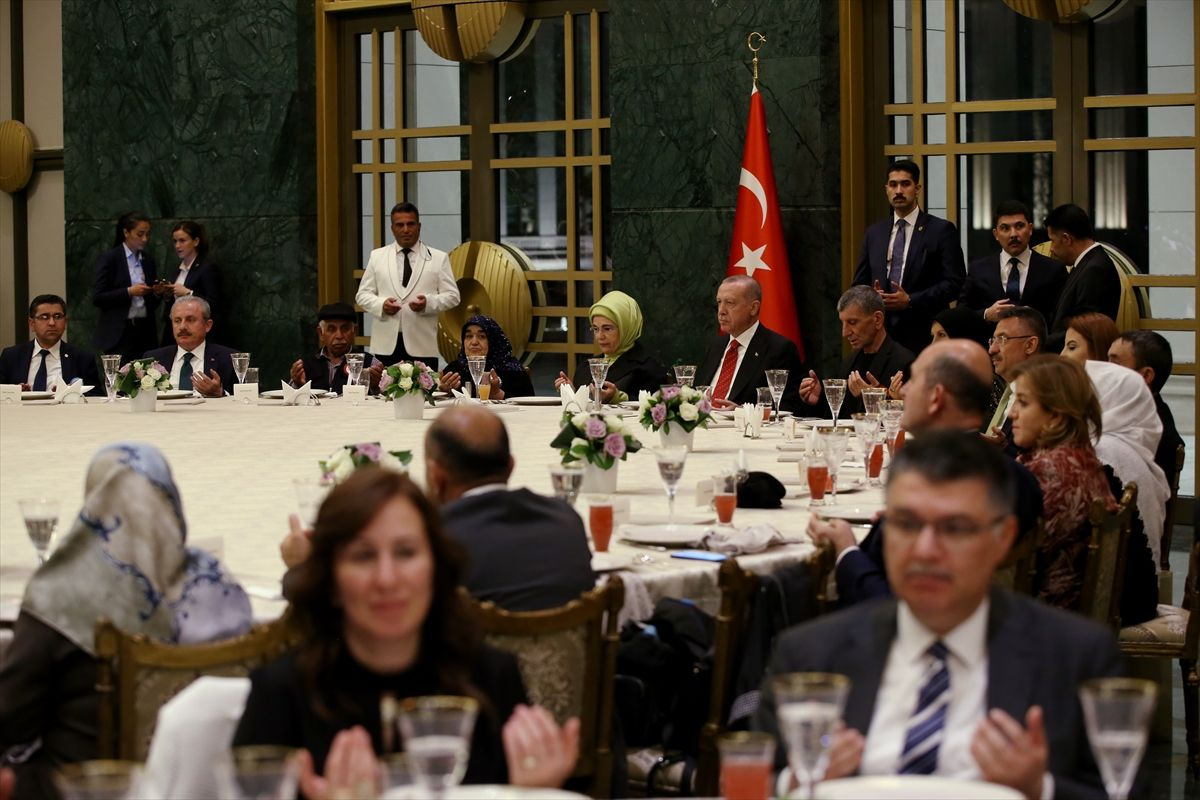 Erdoğan şehit aileleriyle iftarda bir araya geldi