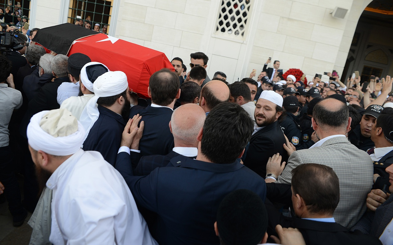 Bilal Erdoğan, Mısıroğlu'nun cenazesinde Felak ve Nas surelerini okudu