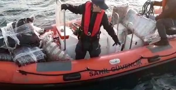 Balıkesir'de 1 tonluk uyuşturucu tekneyi batırdı