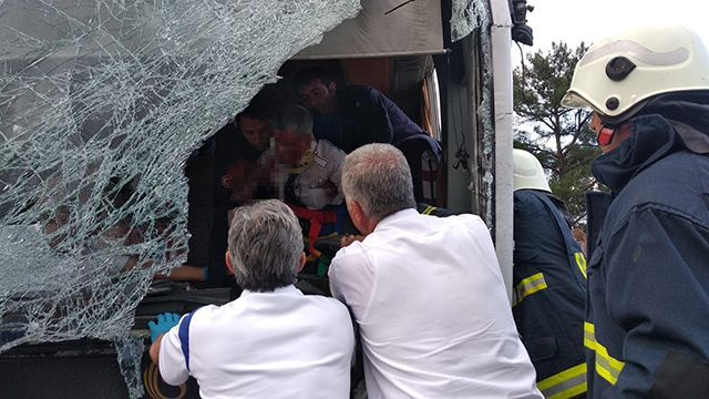 Antalya'da trafik kazası 1 ölü 17 yaralı