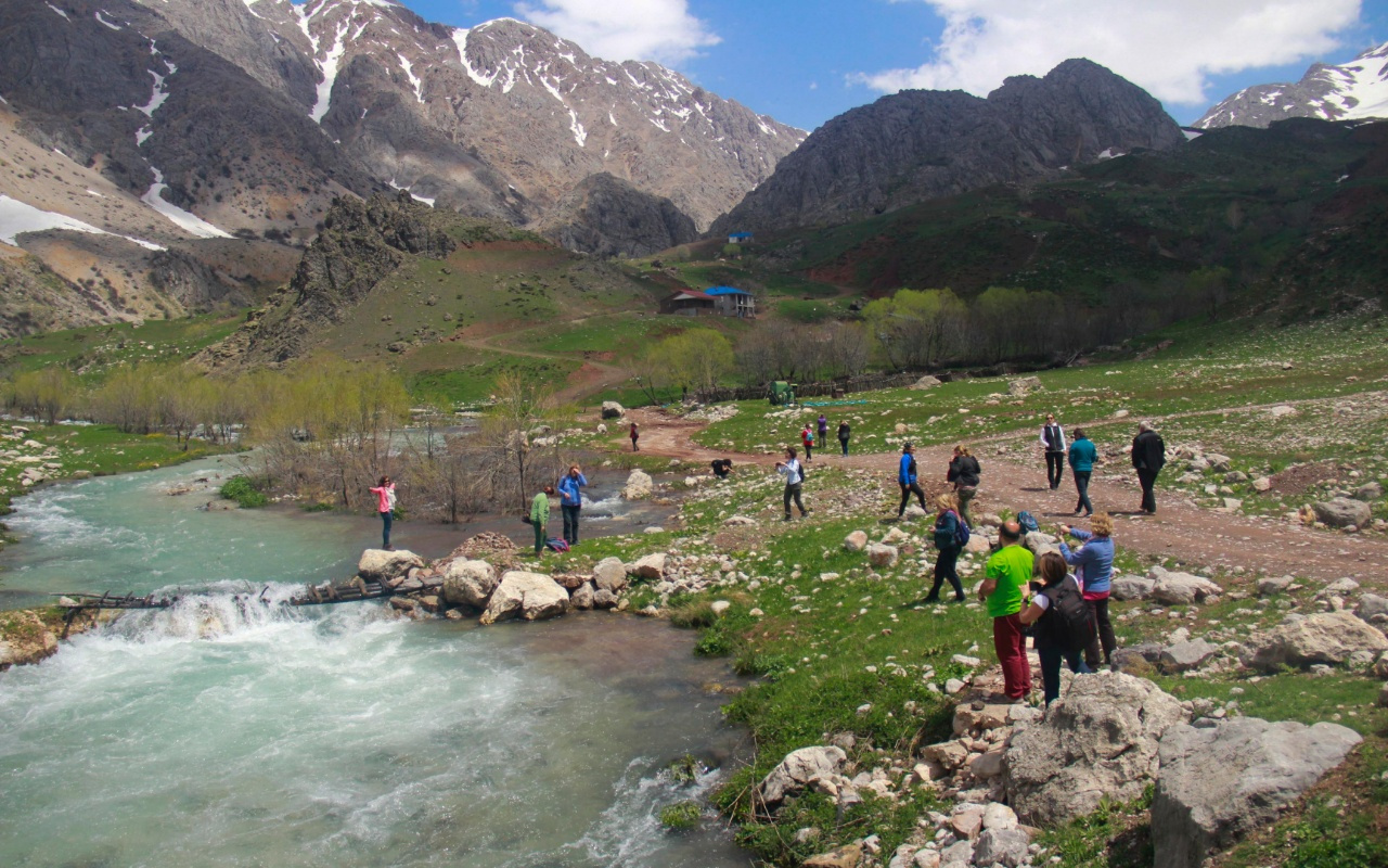 Tunceli'ye huzur geldi Doğa tutkunları Mercan Vadisi'ne akın etti