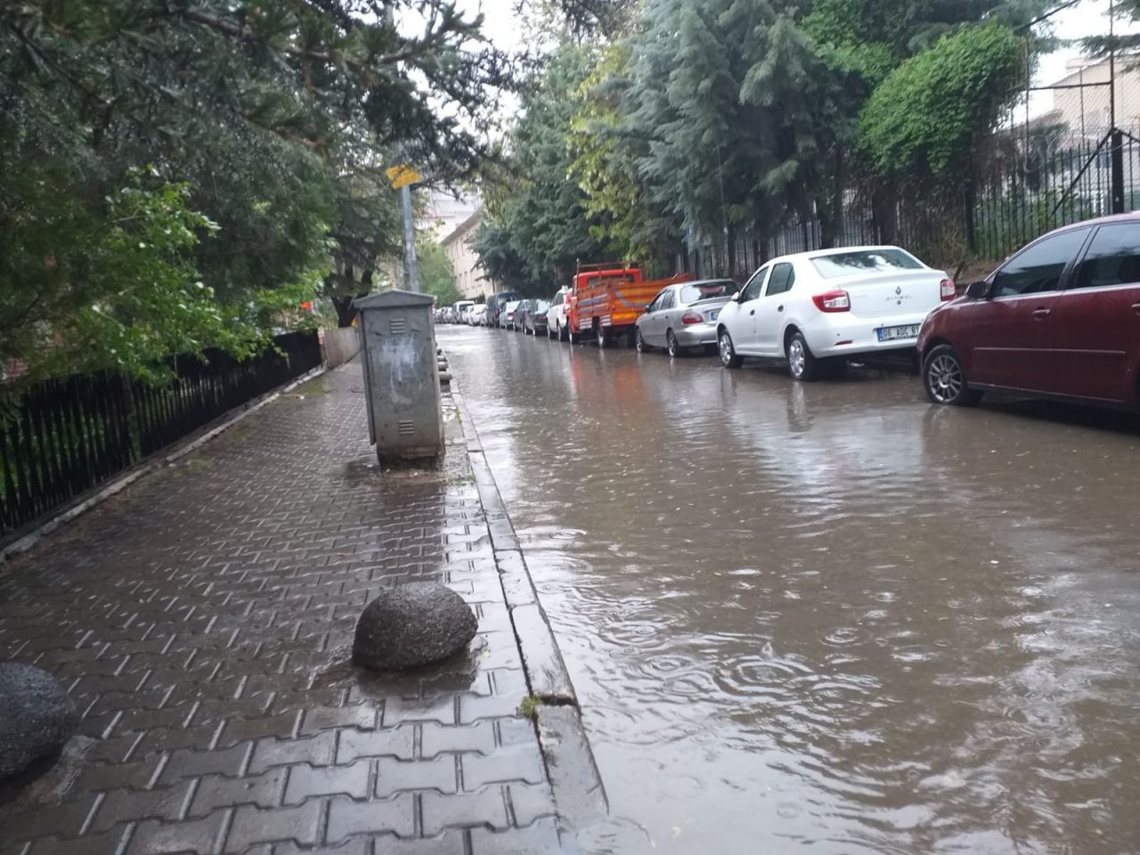Başkent’te sağanak yağmur etkili oldu