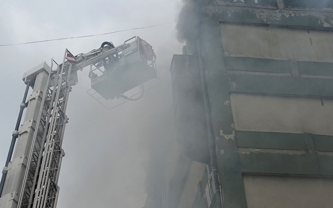 Başakşehir'de deri fabrikasında korkutan yangın
