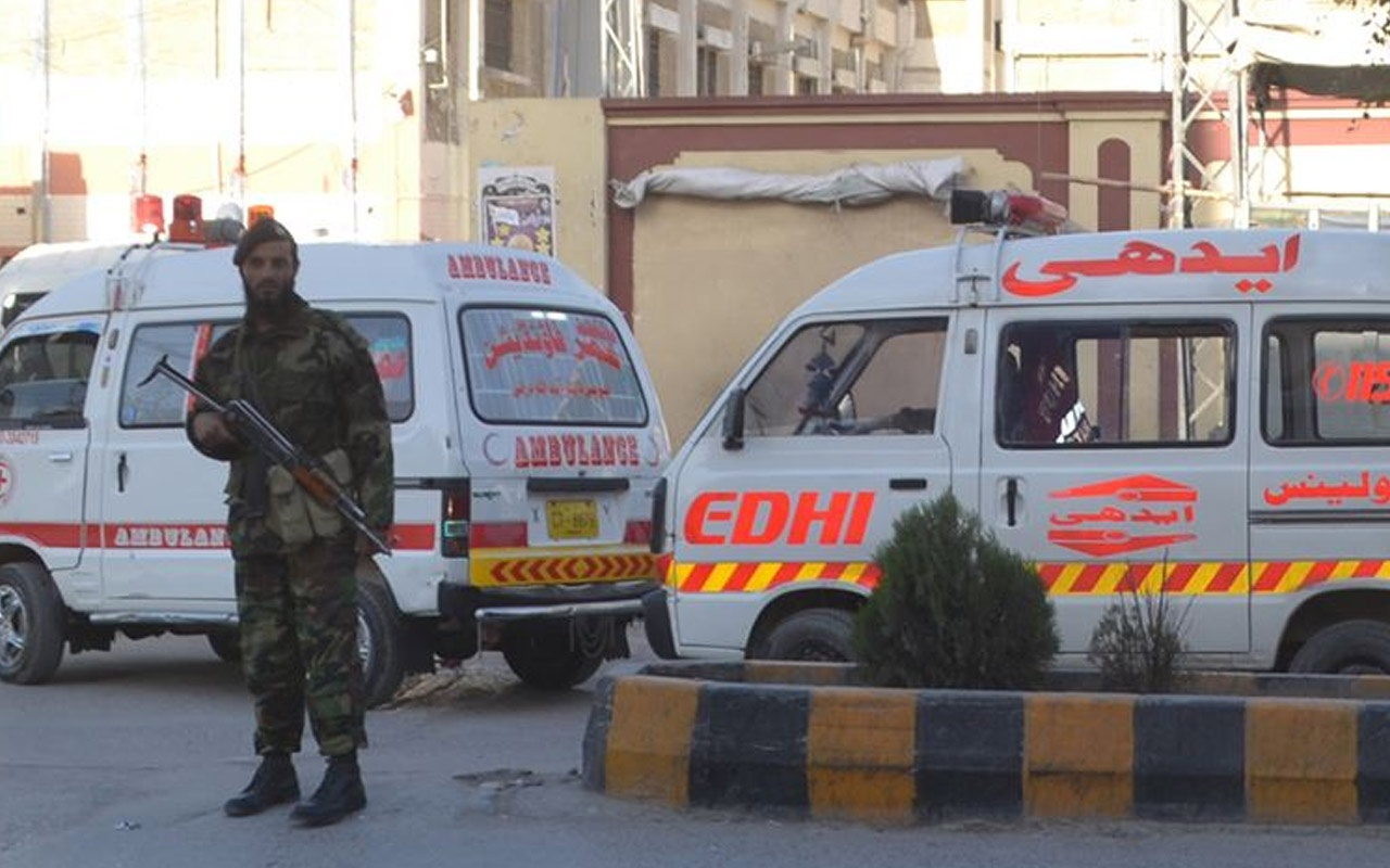 Pakistan'da otele saldırı! Silah sesleri geliyor
