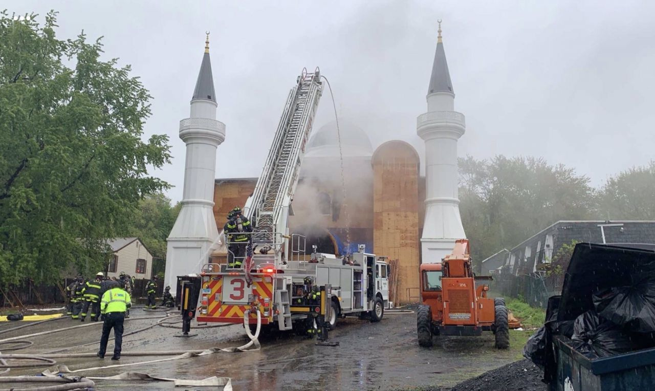 ABD'de kundaklanan camide büyük hasar! Türkiye'den sert tepki