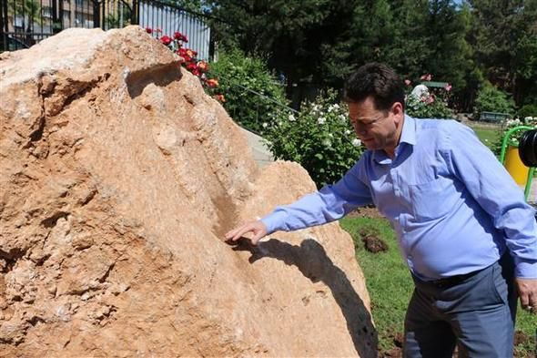 Adıyaman'da Roma dönemine ait 8 tonluk kayada 'ayrılık figürü'