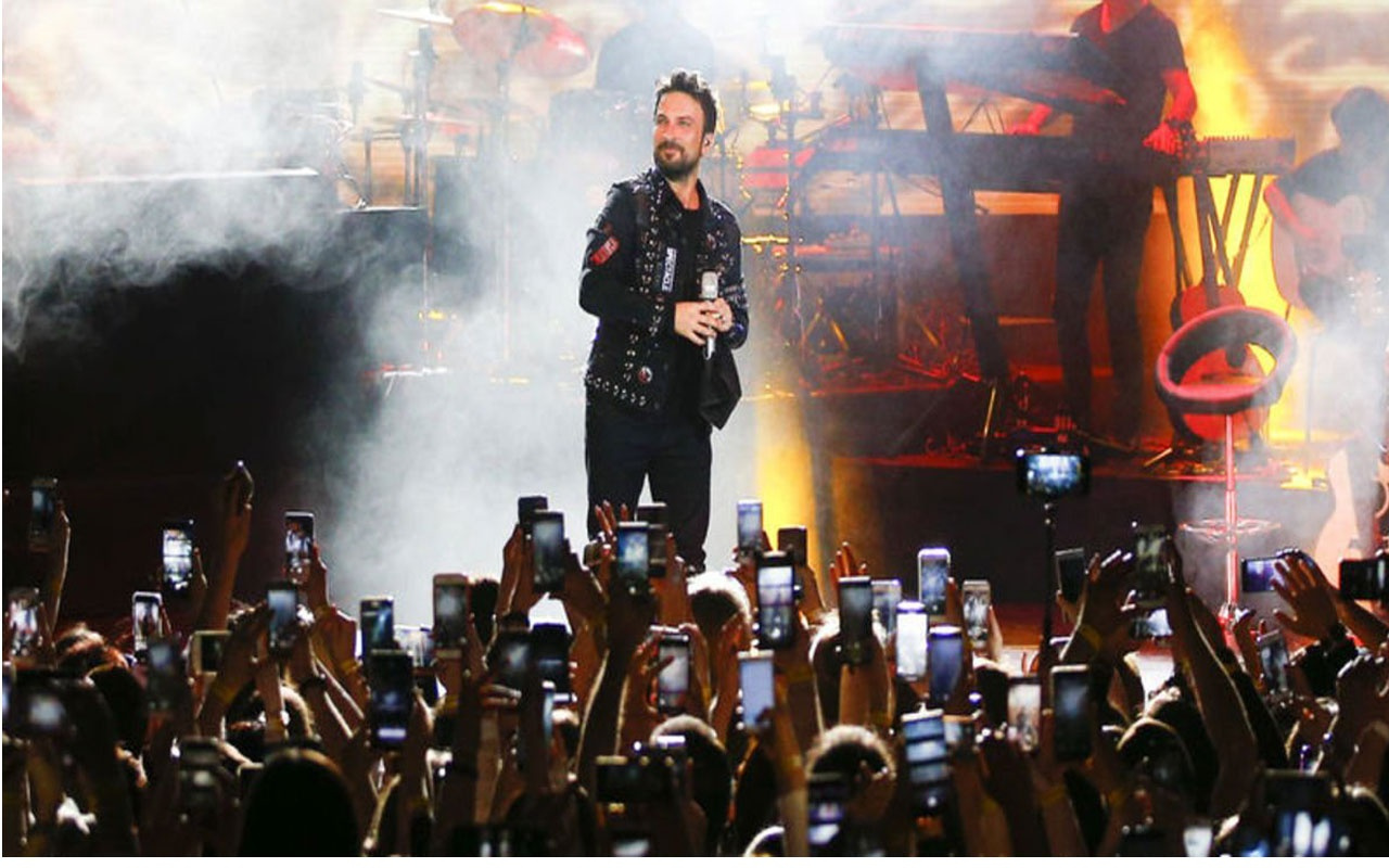 Tarkan Moskova'da fırtına estirdi! Megastar Rusya'da konser verdi