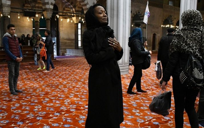 ABD'li şarkıcı müslüman olmuştu! Della Miles Bağcılar'da iftar yaptı