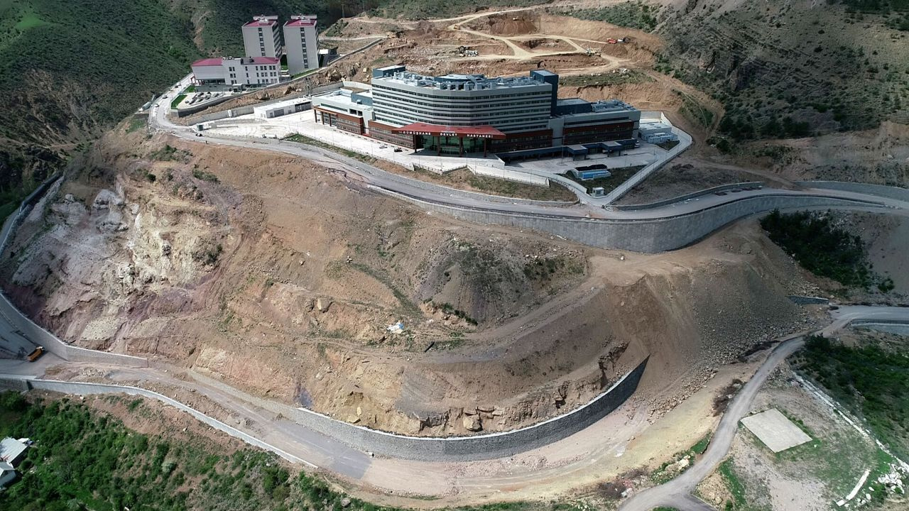 51 milyon liraya yapımı 4 yıl önce biten devlet hastanesi açılamıyor