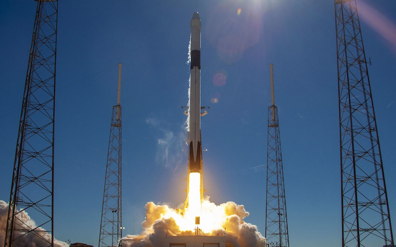 Elon Musk'ın devrim niteliğindeki SpaceX Falcon 9 roketi rüzgara takıldı