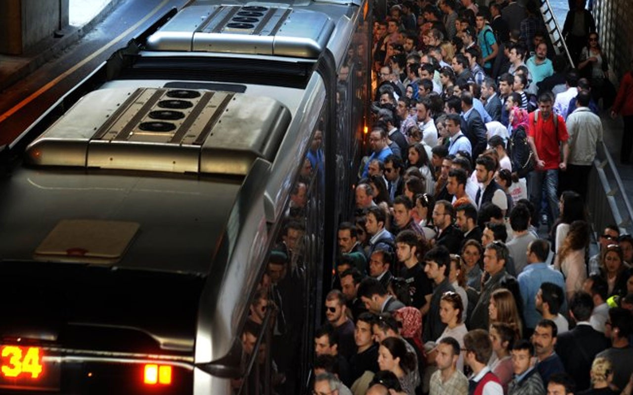 Beylikdüzü'nde metrobüs arızası! Uzun araç kuyrukları oluştu!