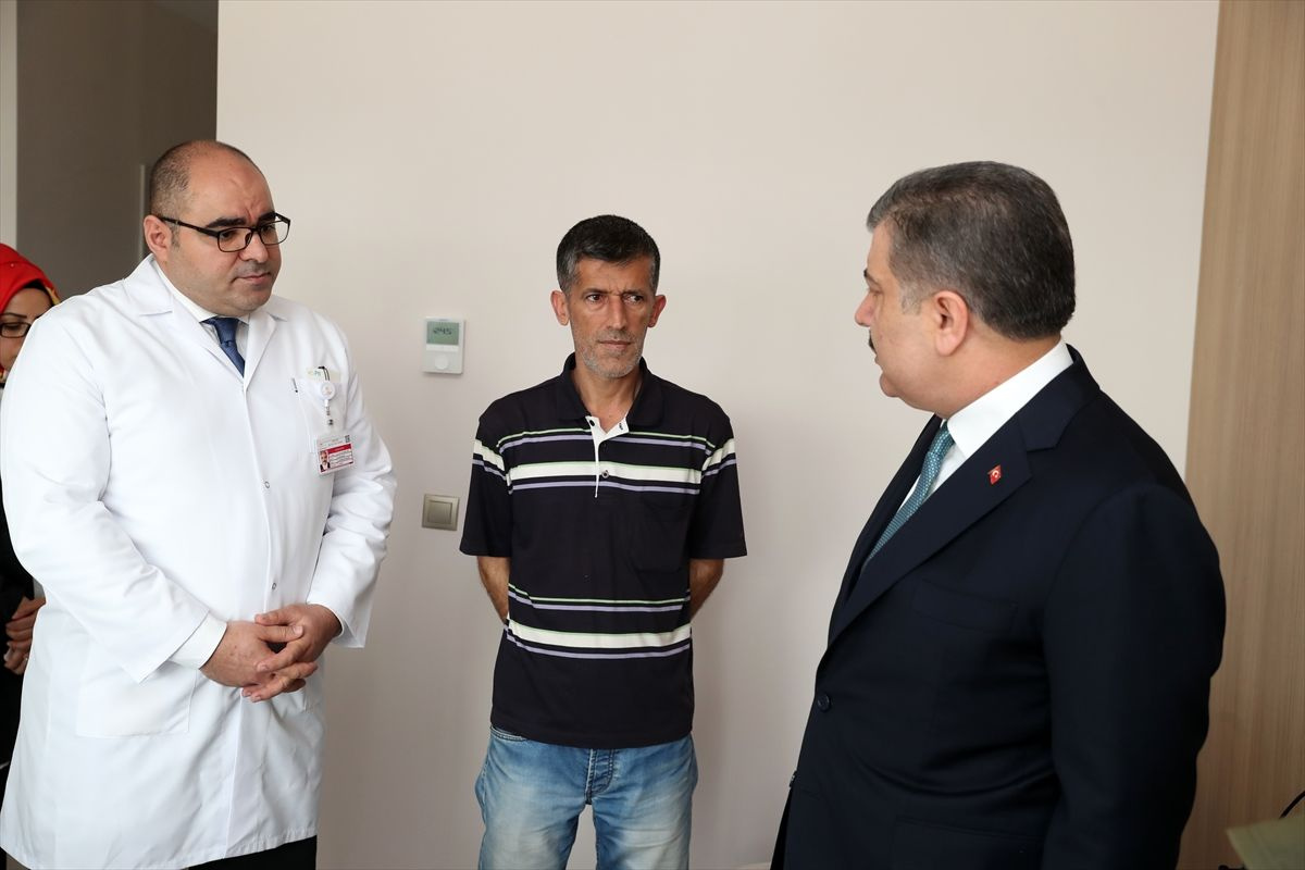 Yardım bekleyen Berfin Özek'e Sağlık Bakanı Fahrettin Koca'dan destek