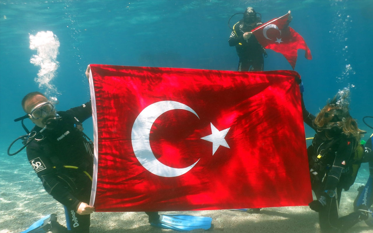 100.yılda deniz dibinde Türk bayrağı açtılar