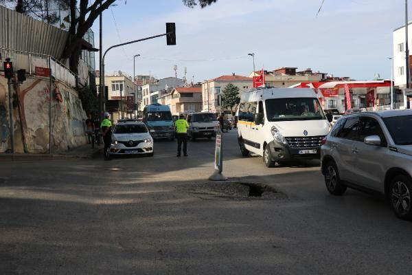İstanbul Üsküdar'da yol çöktü