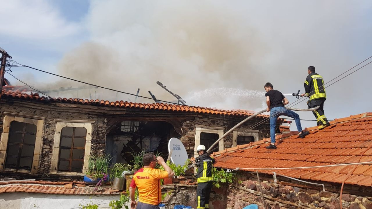 Manisa'da iki gün arayla çıkan yangın evi kullanılmaz hale getirdi