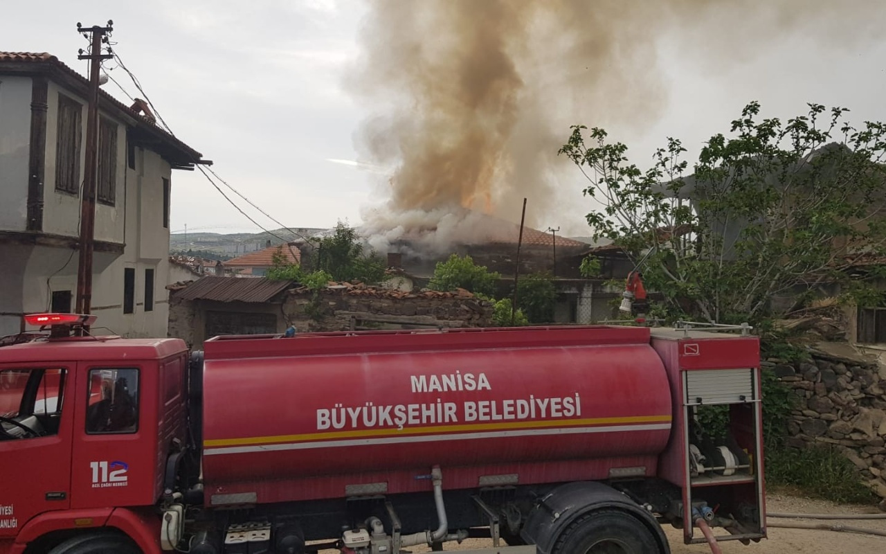 Manisa'da iki gün arayla çıkan yangın evi kullanılmaz hale getirdi