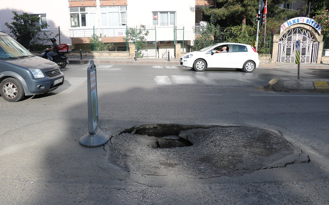 İstanbul Üsküdar'da yol çöktü