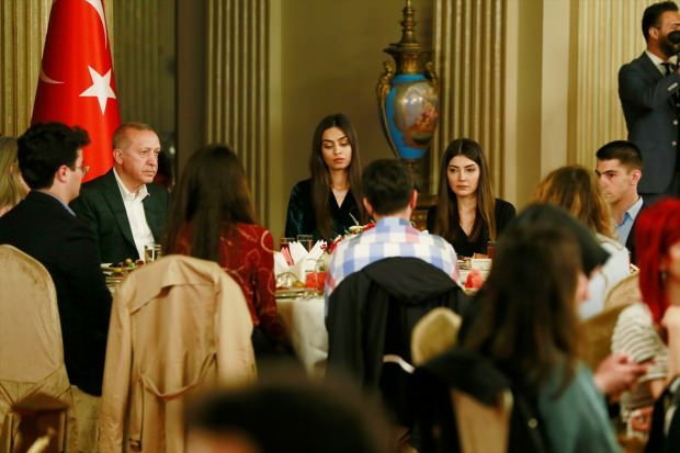 Erdoğan'ın Dolmabahçe'deki iftar yemeğinde Mesut Özil sürprizi!