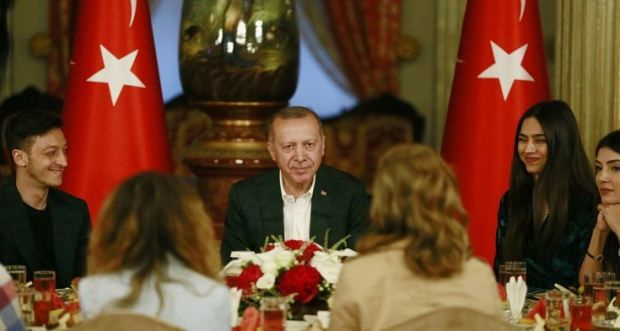 Erdoğan'ın Dolmabahçe'deki iftar yemeğinde Mesut Özil sürprizi!