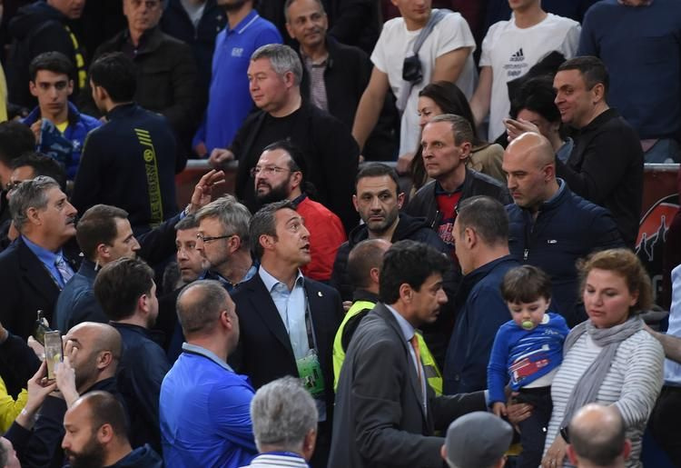 Ali Koç araya girdi Ergin Ataman'la Fenerbahçeliler kapıştı