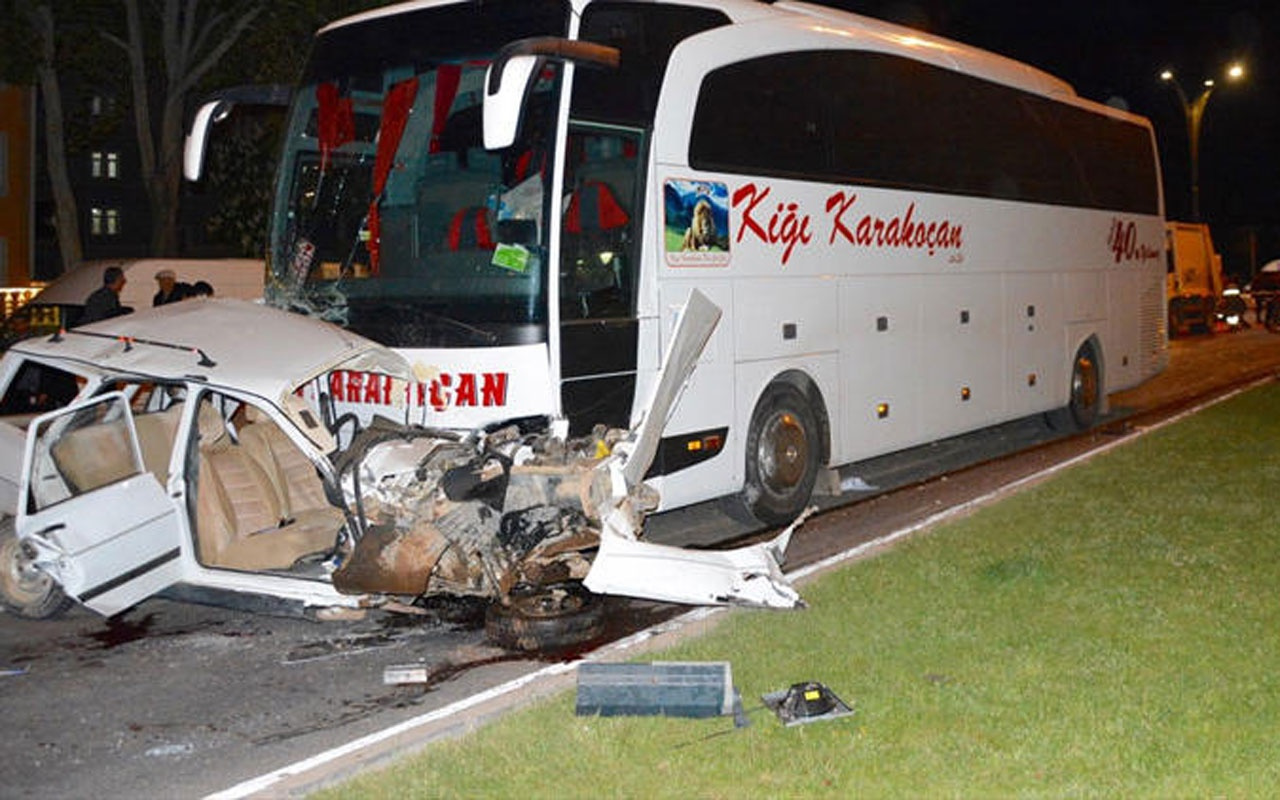 Kırşehir'de feci kaza: Otomobil parçalandı