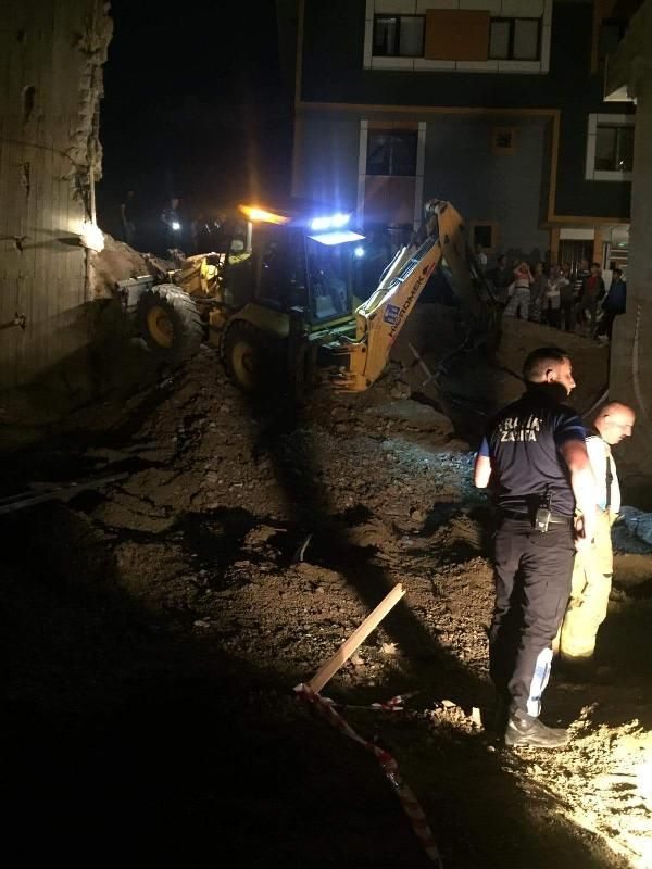 İstanbul'da düştüğü çukurdan çıkarılan çocuk hayatını kaybetti
