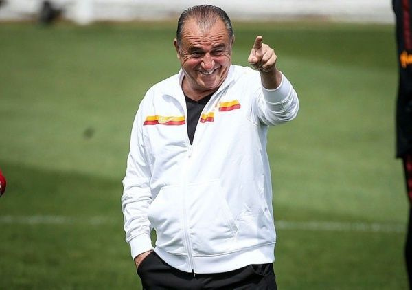 Galatasaray 4 ismin transferini bitirdi işte el sıkışılan futbolcular