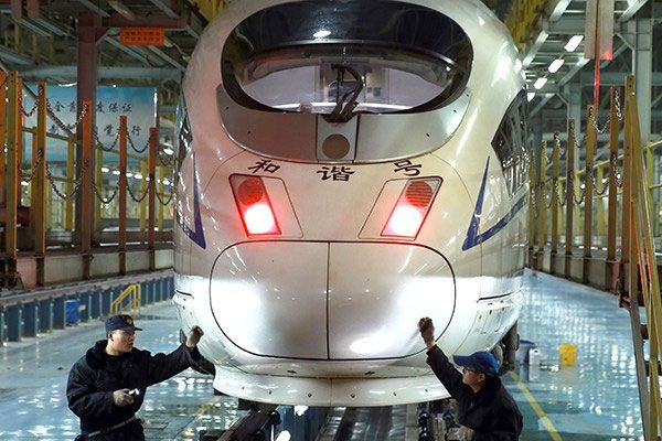 Çin saatte 600 kilometre hızla gidecek trenin prototipini tanıttı