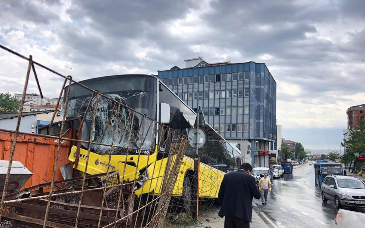 Pendik’de İETT otobüsünün feci kazası kamerada