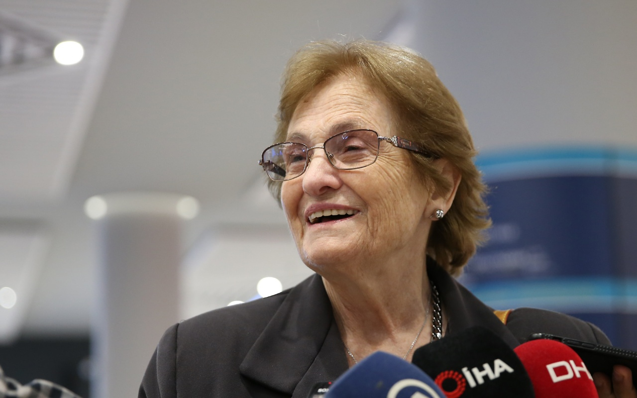 69 yıl sonra Türkiye'ye ayak basan gurbetçi kadın Rüyam gerçek oldu