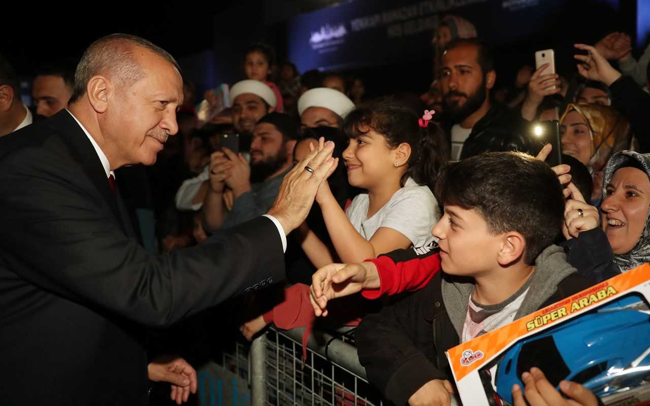 Cumhurbaşkanı Erdoğan Yenikapı'da vatandaşlarla bir araya geldi