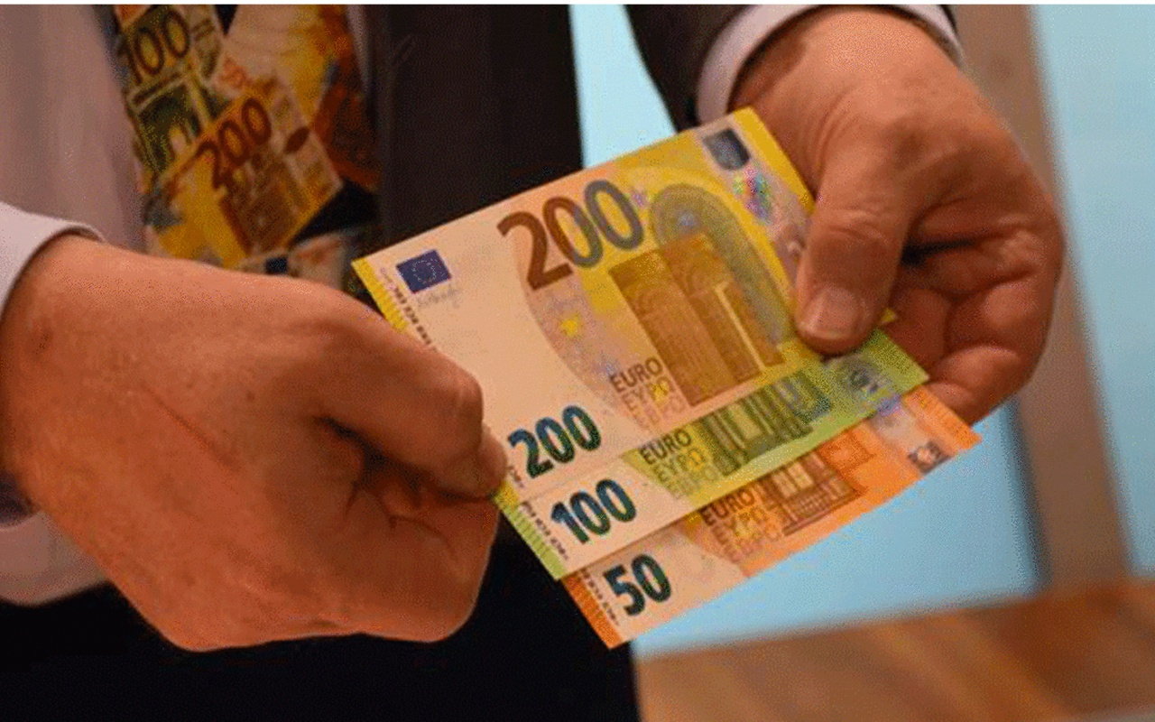 Merkez Bankası yeni 100 ve 200 euroluk banknotlar dolaşıma sundu