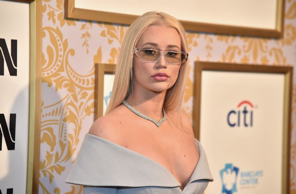 Iggy Azalea'nın çıplak fotoğrafları başına dert oldu