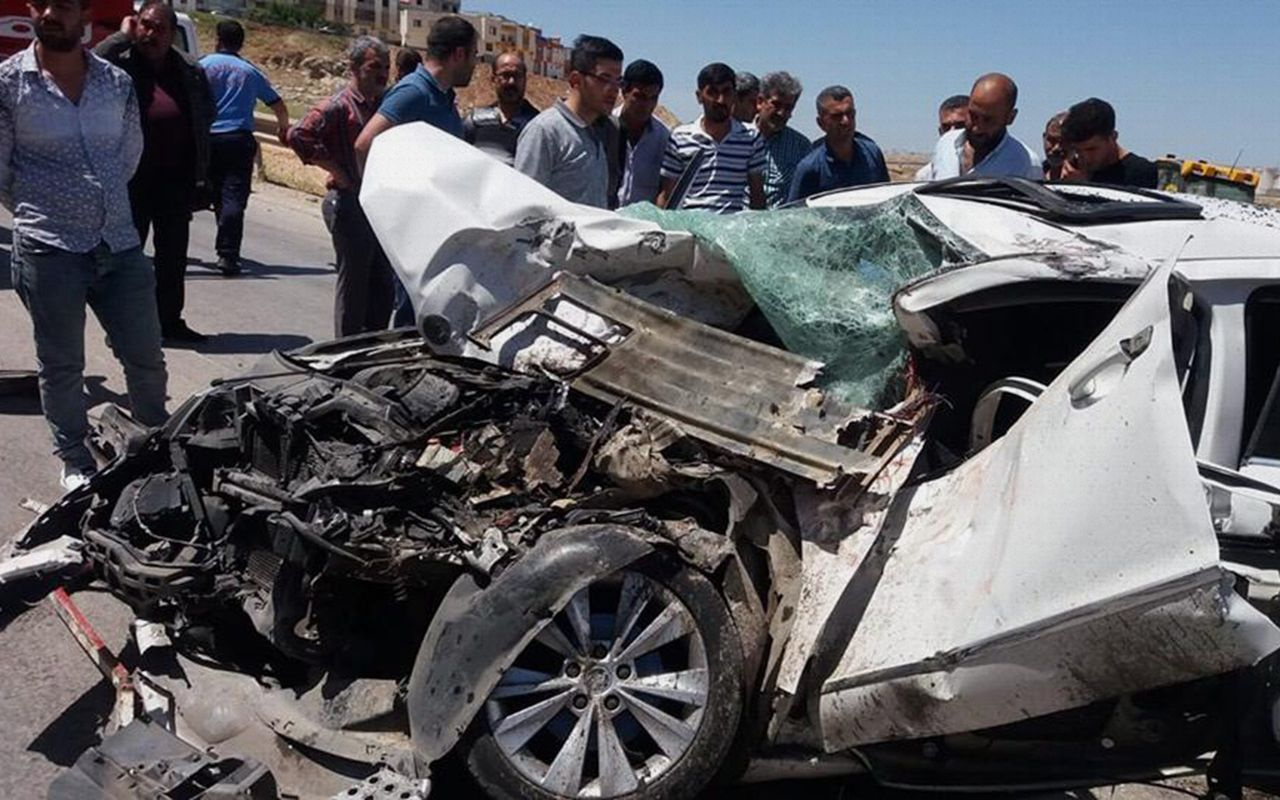 Gaziantep'te kamyonla çarpışan otomobilin sürücüsü öldü