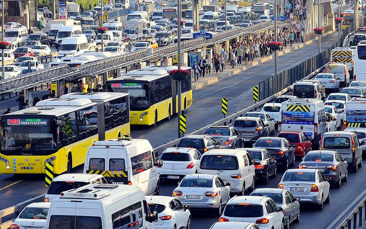 Navigasyon uygulamasının çıkardığı bayram trafik haritası