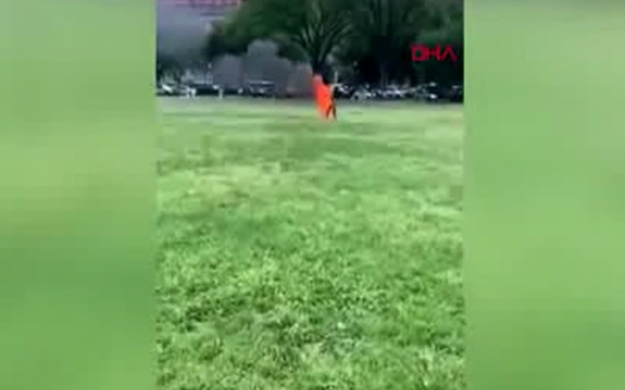 Beyaz Saray'ın önünde kendisini ateşe verdi