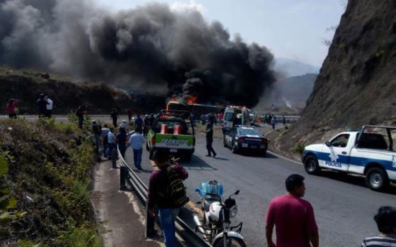 Meksika’da yolcu otobüsü ile TIR çarpıştı: 21 ölü, 30 yaralı