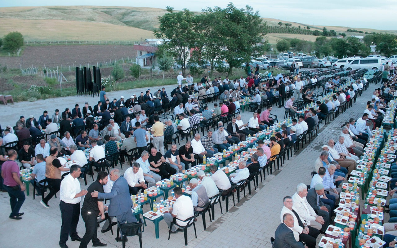 Diyarbakır'da 300 torunlu Hamo Ağa 2 bin kişiye iftar verdi